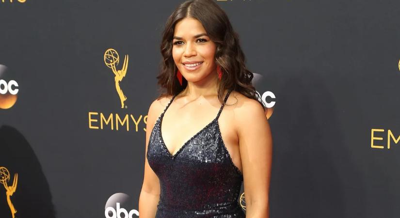 A világhírű színésznő, America Ferrera vadítóan kerek melleket villant – dögös galéria