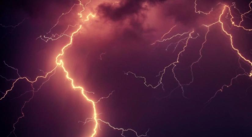 Váratlan riasztás érkezett 3 vármegyére, itt szakadhat le az ég pénteken