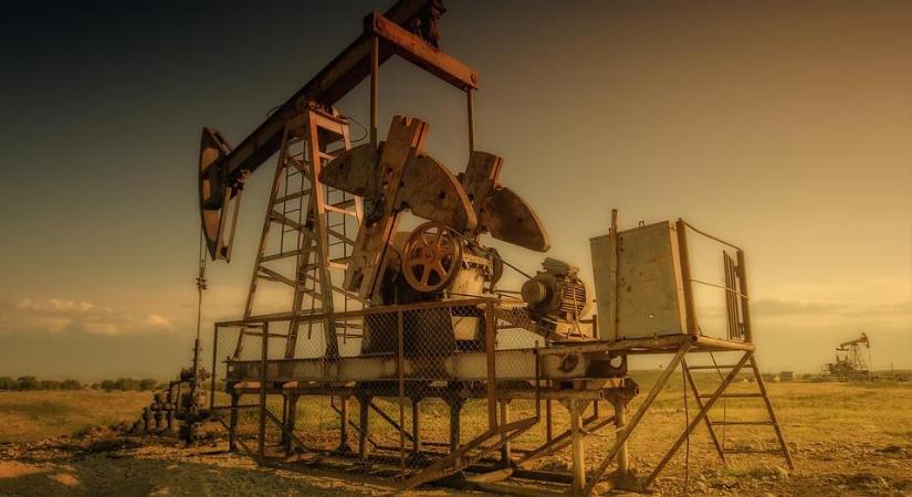 Irán megnyitja a Hormuzi-szorost, zuhan az olaj ára