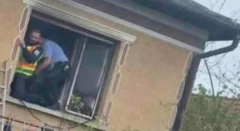 Rendőrök és munkába igyekvő melósok mentették ki az égő házból az idős ózdi házaspárt