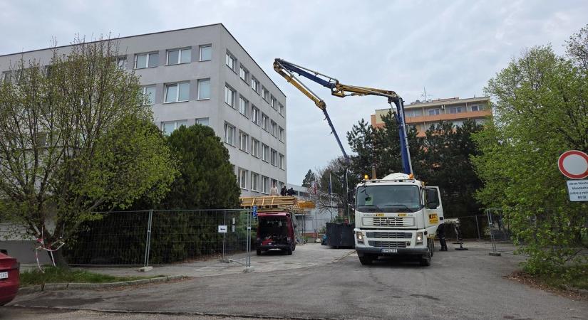 Így néz ki most a beomlott észak-komáromi hivatal, mely két halálos áldozatot követelt fotók