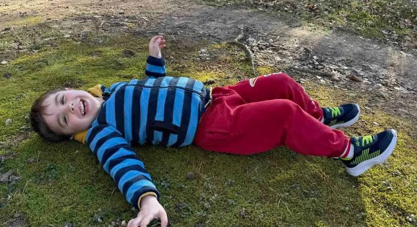 Összefogott Fonyód, hogy esélyt kapjon a súlyos betegséggel küzdő, ötéves Marci