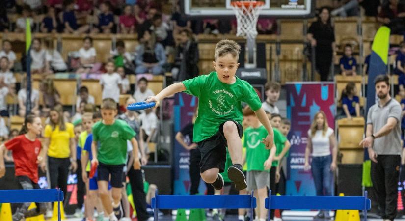 Elképesztő hangulatot varázsoltak a diákok a 22. ARAK Aktív gálán (VideóGaléria)