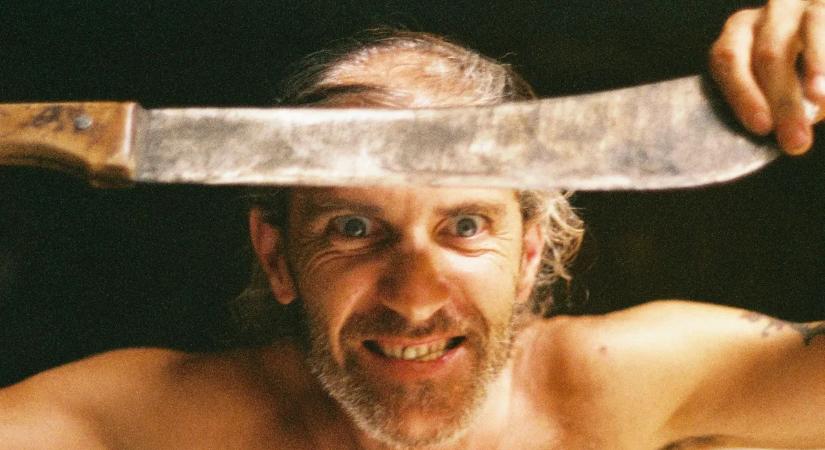 Rablás Miskolcon: 3 és fél órán át, macsétával tartotta rettegésben áldozatait