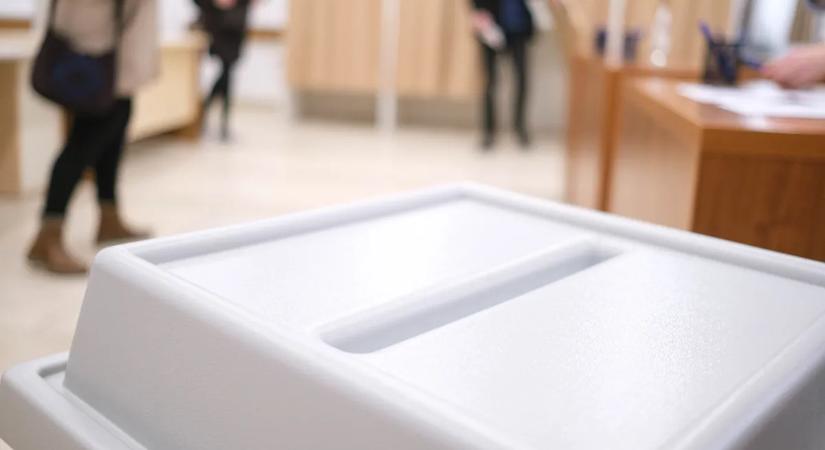 A kijelölt szavazókörök megkezdték a külképviseleteken és átjelentkezéssel szavazók voksainak az összeszámolását