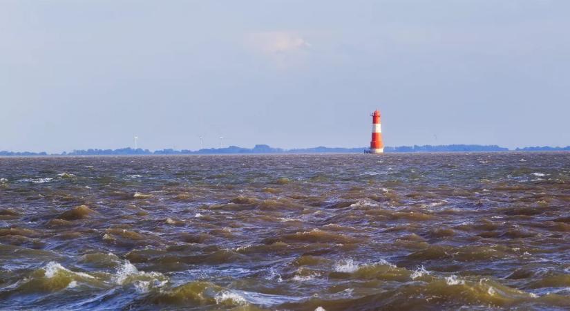 Ma már csak egy világítótorony emlékeztet erre az elsüllyedt európai szigetre