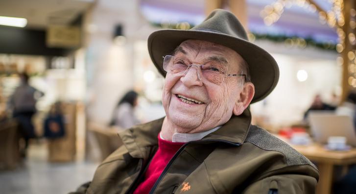 Zokogva fogadta a köszöntést Bodrogi Gyula, így ünnepelték a 92 éves színészt