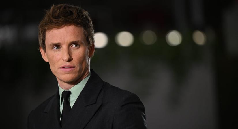 A bazilika előtt forgatott az Oscar-díjas Eddie Redmayne – videó