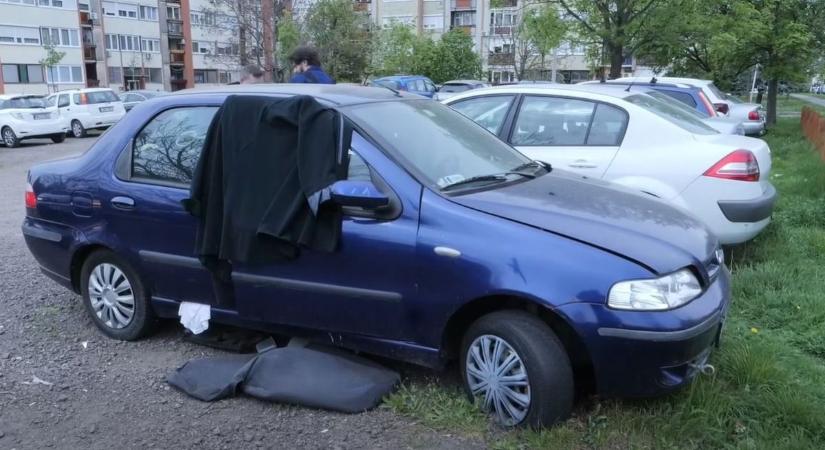 Valaki hotelnek nézte Gyöngyös elfelejtett autóját: kinyitották a rendészek, ezt találták odabent – videóval