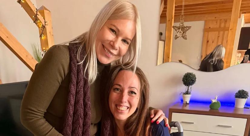 Most először láthatta a lányát újra járni amputált Fanni édesanyja - tévékamera örökítette meg a pillanatot