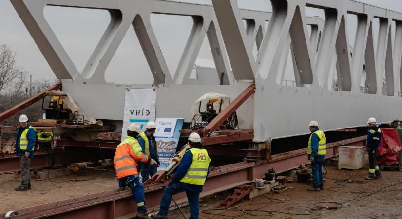 A V-Híd megnézte, de nem talált felcsatolható dildóról, síkosítóról és kötözőszettről szóló számlákat