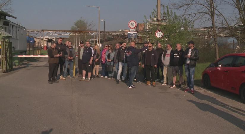 Éhségsztrájk Sajóbábonyban: hónapok óta bér nélkül maradt dolgozók tiltakoznak