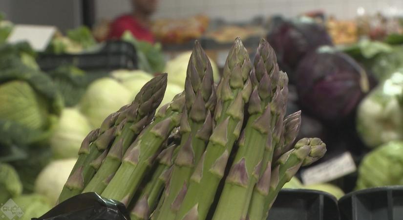 Spárga és palánta: tovább bővült a csarnok kínálata