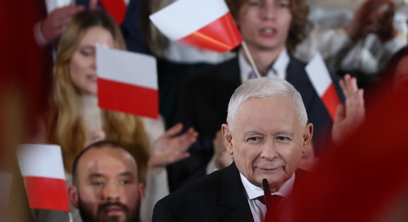 Magyar Péterről terjesztette a „megsütött kölyökkutya” sztorit – Kaczynski kínos magyarázkodásba kezdett