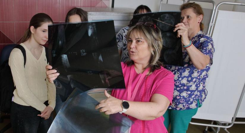 Életmentés testközelből - nem mindennapi jelenetek a fehérvári kórházban (galéria)