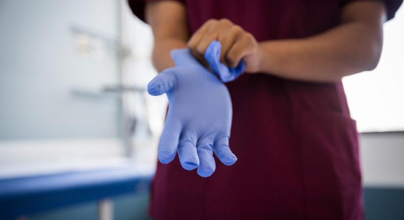 Félelmetes ütemben drágul ez a mindennapi orvosi termék: a háború miatt hamarosan óriási hiány is kialakulhat belőle