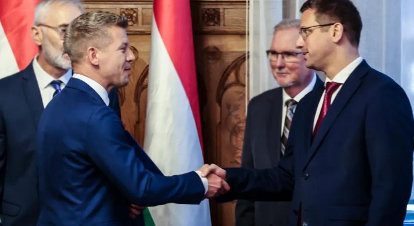 Először találkozott a parlamentben a két egykori barát, Gulyás Gergely és Magyar Péter