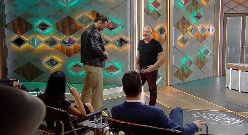 „Megtennéd, hogy leveszel mindent?” – Szendrő Péterék lecsaptak az eladó saját ruháira