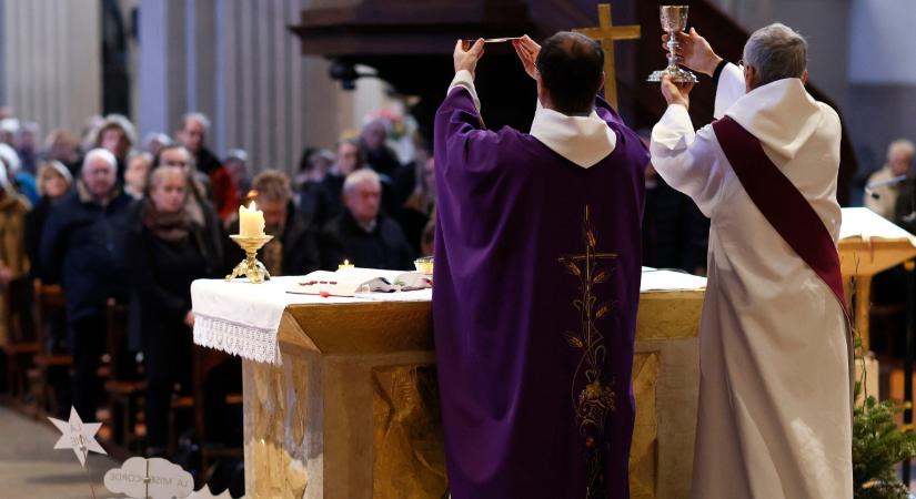 Nyugaton lassan már fordul a trend, egyre több a katolikus megtérő