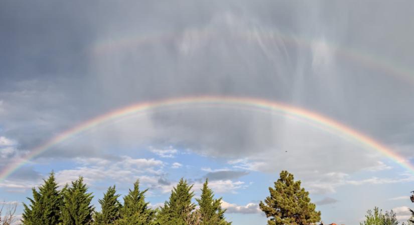 Szivárványok kísérték a pénteki záporokat