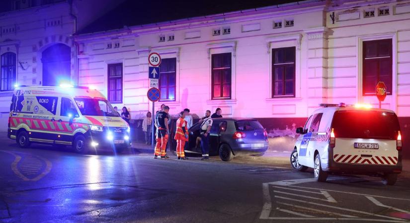 Lakóház falának csapódott egy autó Kaposvár belvárosában