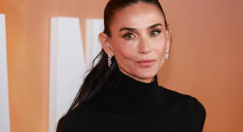 Demi Moore 63 évesen is ragyog, a leopárdmintás szoknyájáért rajong most a világ