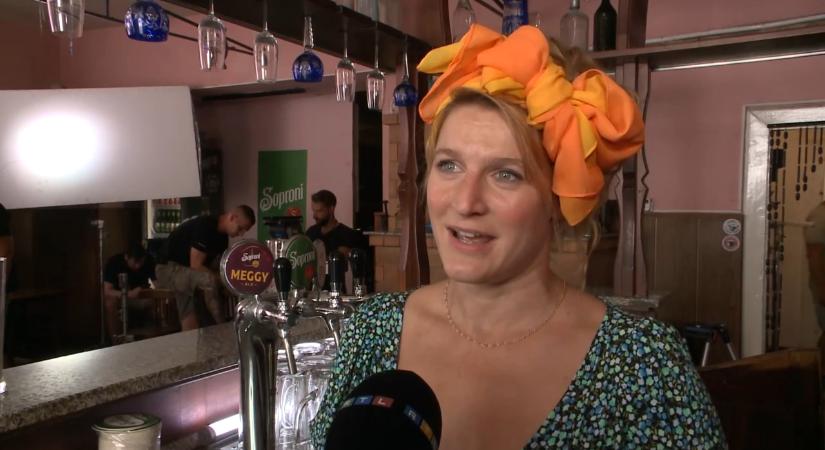 Új kocsmáros érkezik A mi kis falunkba, felbolydul a falu élete