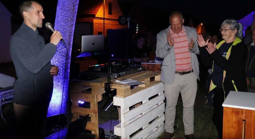 Győzelem után együtt ünnepelt a Tisza három jelöltje (fotókkal)