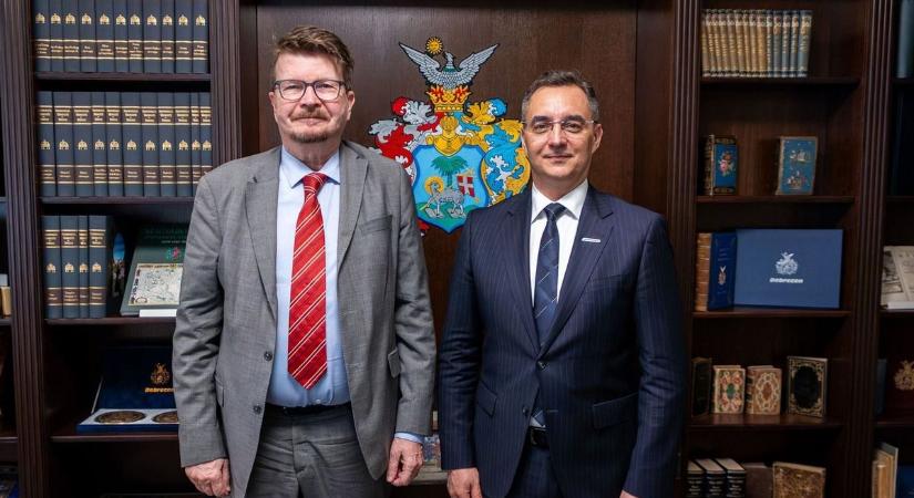 Elbúcsúzott a távozó finn nagykövettől Papp László, Debrecen polgármestere