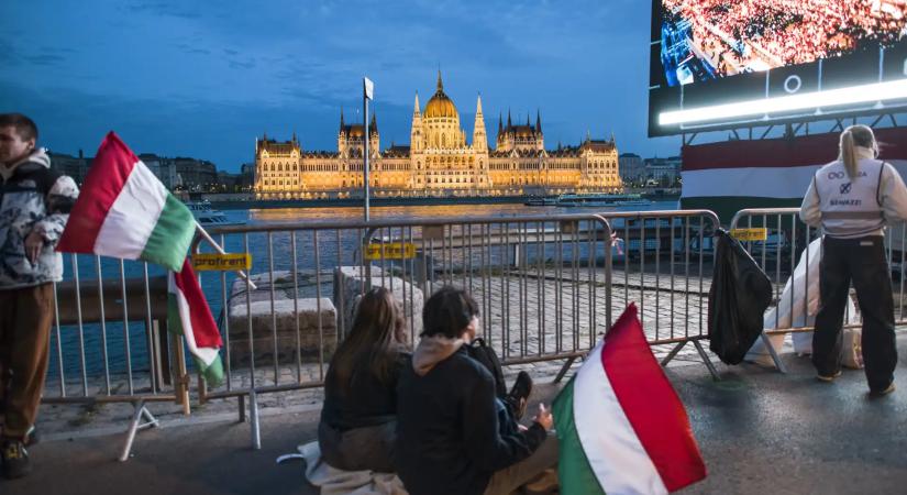 140 mandátuma lett a Tisza Pártnak - Simon Miklós bukása után újraindulhat a 18 éve jegelt büntetőeljárás