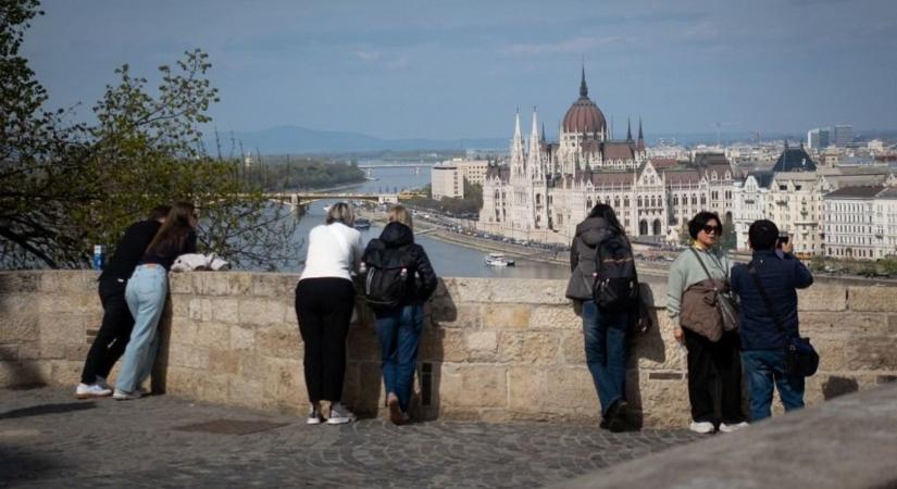 Magyarország egyre több külföldit vonz Nyugatról: a „bezzegállamokból” rekordszintű a kivándorlás – nem csak az olcsóbb megélhetési költségek miatt vagyunk vonzók