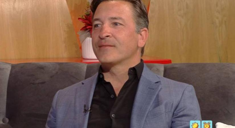 A sztárok plasztikai sebésze jegyben járt, amikor kinézte jelenlegi feleségét: testvérének ajánlgatta Dórát