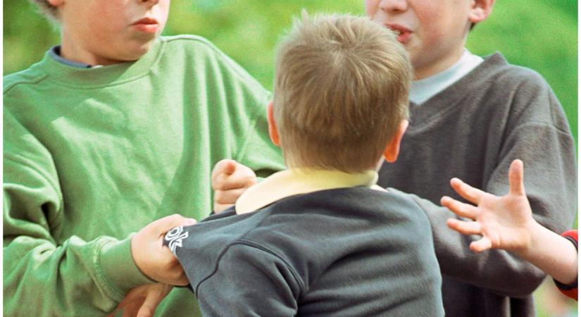 Brutális támadás Veszprémben: több fiatalra rontott rá egy 17 éves fiú