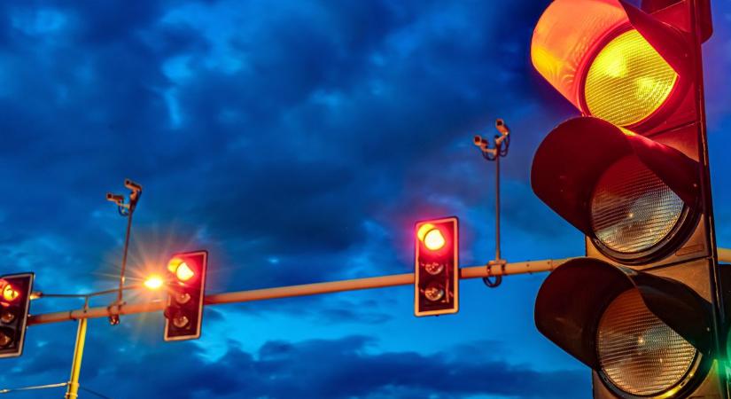 Versenypályának nézték a belvárost, kamera rögzítette a BMW és a Porsche ámokfutását