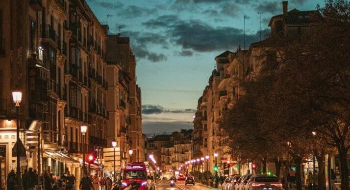 Új fejlemény a spanyol áramszünet ügyében – Hat energiacég ellen indult eljárás