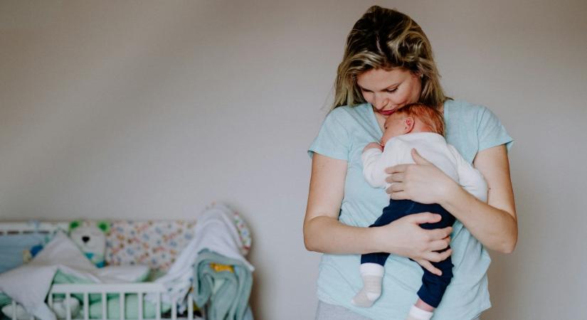 „Sosem hagynám, hogy vele ez történjen” Így tépheti fel az anyává válás a gyerekkori sebeinket