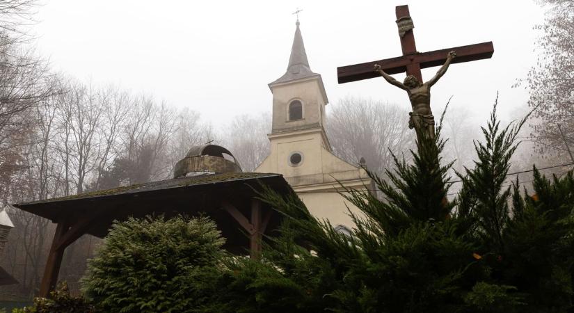 Elfeledett várak és gyógyító források: 5 titkos úti cél a Bakonytól a Gerecséig