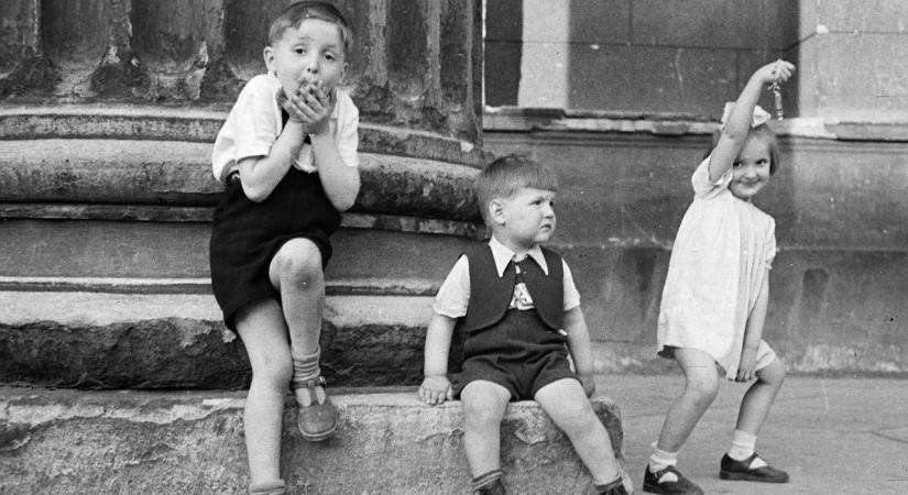 Retró gyermekkor: a roller és a pöttyös labda világában - képgaléria