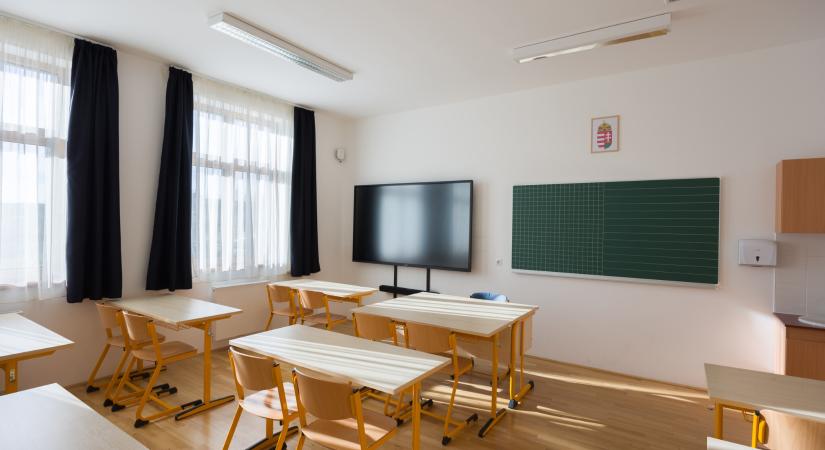 Tetőtérből tantermek: bővül a mórahalmi katolikus iskola