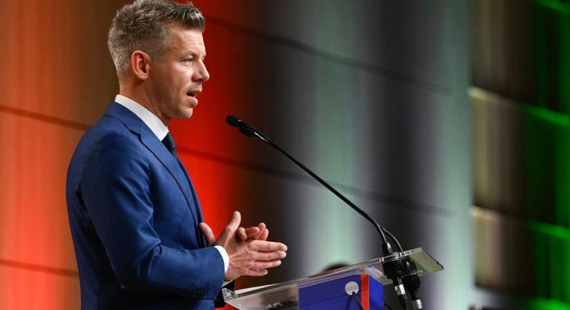 Magyar Péter visszafordult az Orbán által kijelölt konfliktusos uniós úton