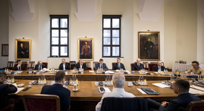 Marad az árrésstop és a védett üzemanyagár