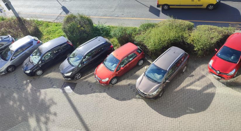 Parkolóórák leszerelése – Erőteljes tiltakozásba kezdenek az autósok