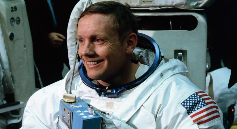 Évekkel Neil Armstrong halála után özvegye olyanra bukkant, amiről úgy tudták, a Holdon maradt