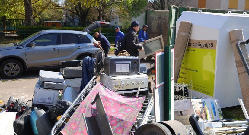 Ötvenöt tonna hulladéktól szabadult meg a városrész