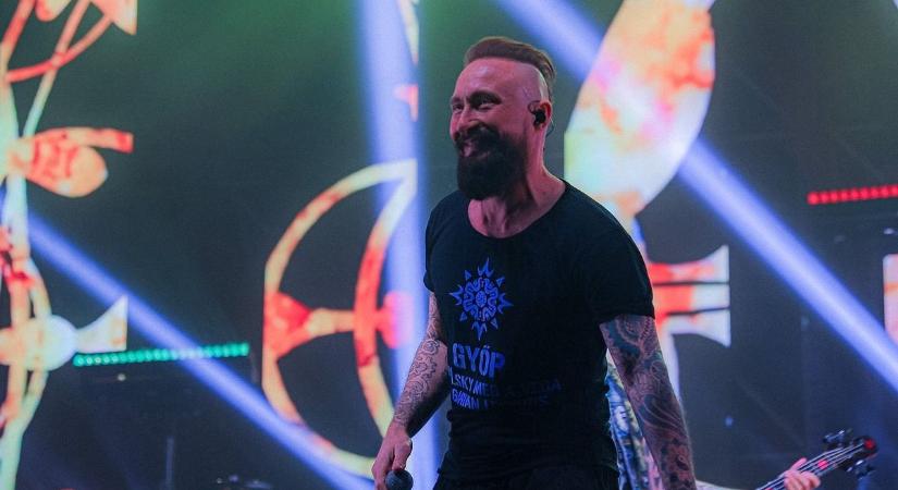 Hajnali balatoni pillanattal üzent a Kowalsky meg a Vega frontembere – a rajongók már most imádják