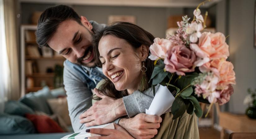 Májusi horoszkóp-előrejelzés a Mérlegeknek: egy őszinte szerelmes levél vagy egy váratlanul fellángoló vonzalom is sorsfordító lehet ebben az időszakban