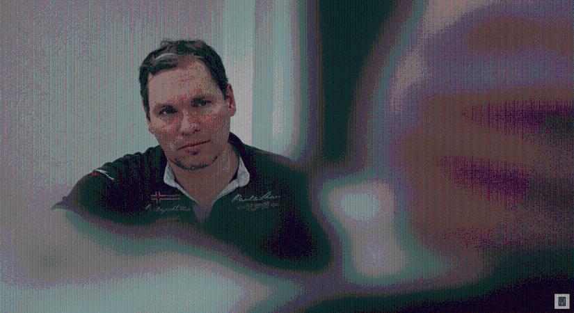 Néha elég egy hatvanas bőrruhás férfi egy Harley-n, és máris oda a választási csalásra készülők magabiztossága