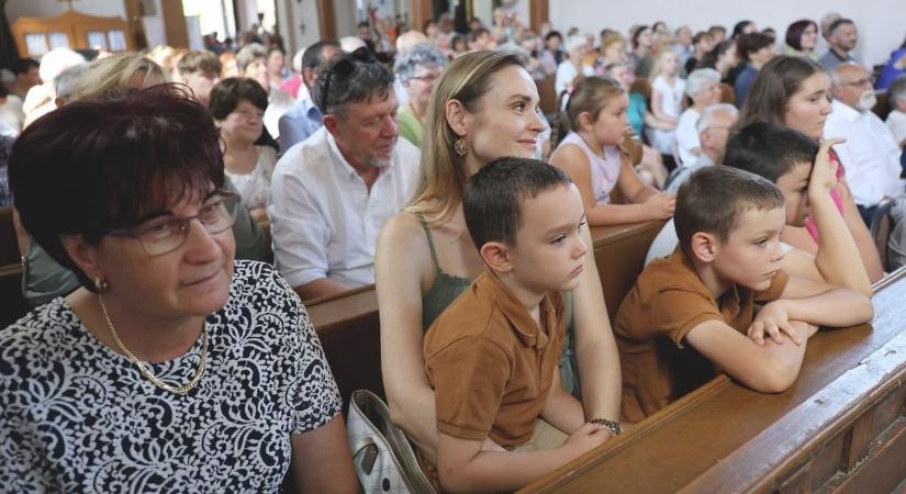 Kilencedszer is megtörténik a csoda az apró borsodi faluban, ahol ingyen énekelnek a sztárok!