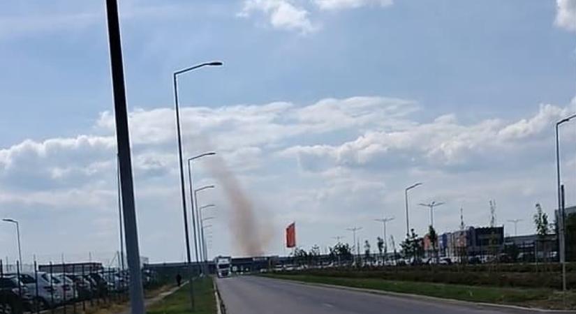 Boszorkánytölcsér kavargott a határ mellett