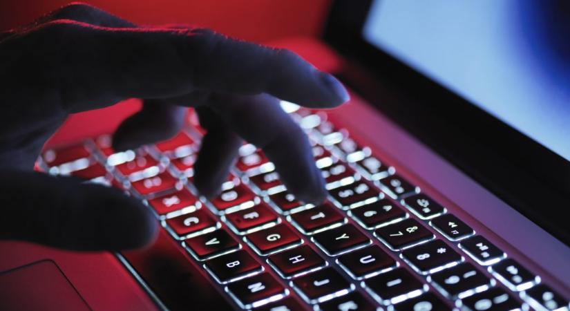 Vizsgálatot indít a klinika, ahol az egyik orvosnál az a felirat szerepelt: „tiszás szavazókat nem lát el”